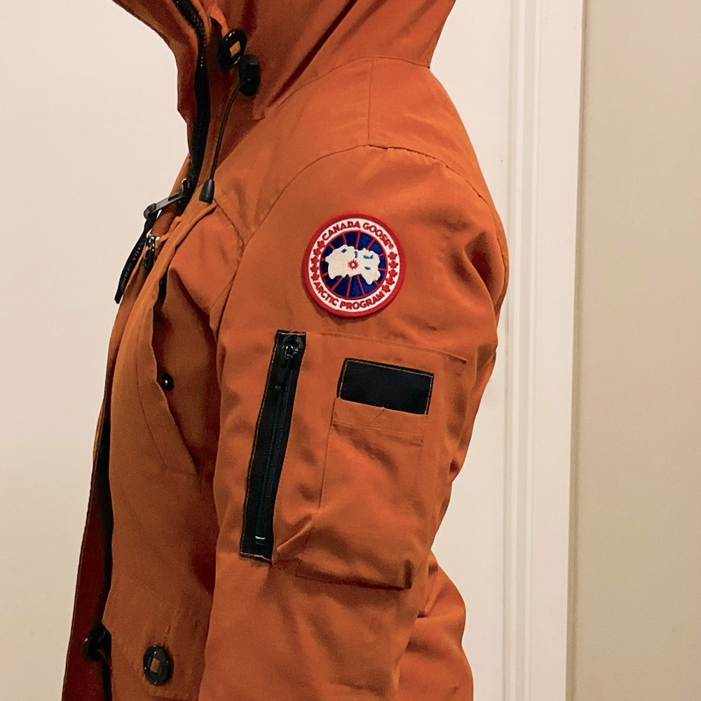 Women’s Canada Goose - Picture 1 of 3